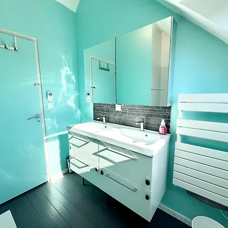Holiday home Spacieuse Maison Renovee Avec Gout - A Pied Larmor-Plage